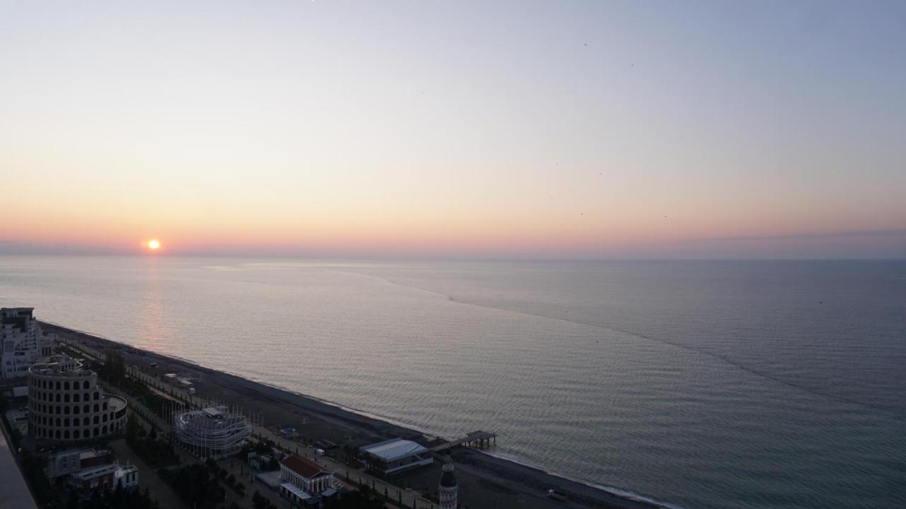 Heaven'S Palace Aparthotel Batumi Exterior photo